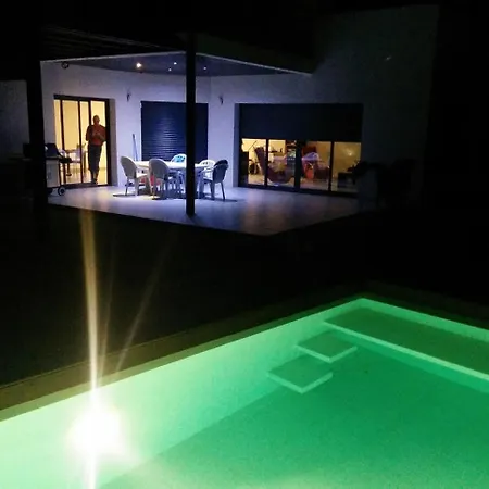 Contemporaine Βίλα *